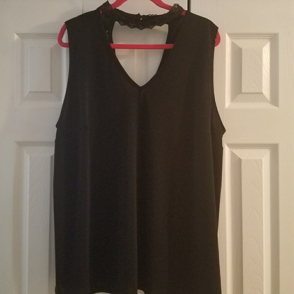 Plus size sleeveless chocker top 3x